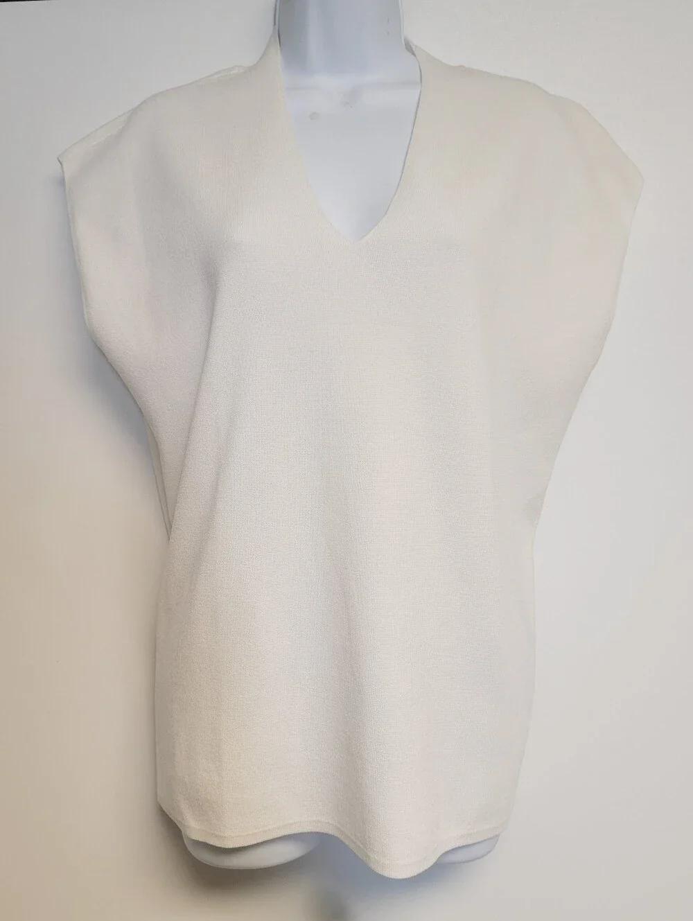 Ann Taylor Ivory V-Neck Sleeveless Knit Tank XL - Picture 2 of 7
